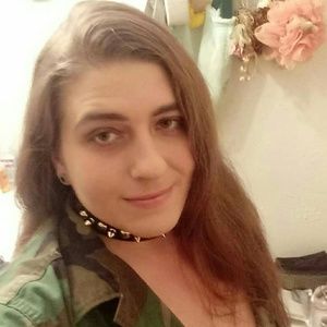 Meet your Posher, Cassandra